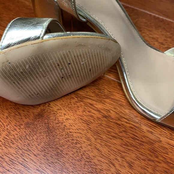 Heels - Picture 3 of 3